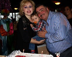 Pınar Altınok... OĞLUNUN DOĞUM GÜNÜNDE AİLE SAADETİ!