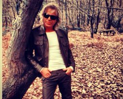 Soner Arıca... `SONBAHAR` BİTTİ AMA, KLİPTE YAŞATIYOR!