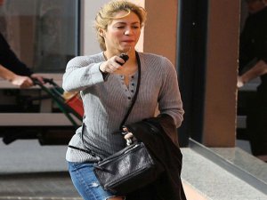 Shakira...SEKSİ TRAFİK CANAVARI!