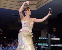 Funda Arar... OYNAYALIM, MUTLU OLALIM!