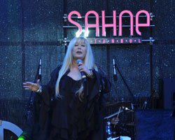 Zerrin Özer... YENİ ALBÜMÜNÜ SIR GİBİ SAKLIYOR!