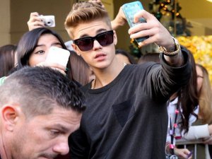 Justin Bieber...BU KEZ SKANDALLARIYLA DEĞİL ÖZÜRÜ İLE GÜNDEME GELDİ!