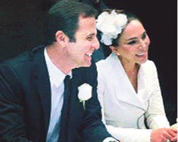 Esin Maraşlıoğlu... 48 YAŞINDA İKİNCİ BEBEĞİNİ DÜNYAYA GETİRDİ!