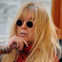 Zerrin Özer... OKAN PROGRAMA ALMAKTA GECİKİNCE KULİSTE UYUYAKALDI!