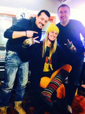 Tuğba Özay... SEVGİLİLER GÜNÜNE ÖZEL; İLAHİ SÖYLEYECEK!