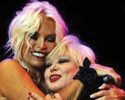 Muazzez Abacı-Ajda Pekkan... TÜRK MÜZİĞİ ALBÜMÜ İÇİN KOLLARI SIVADILAR!