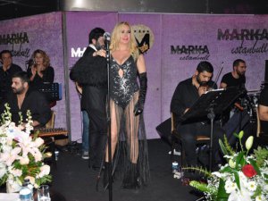 Özlem Savaş... MARKA`YI SALLADI!...