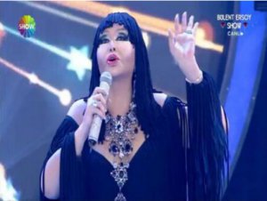 Bülent Ersoy... PROGRAMINDA BELDEN AŞAĞI VURMADI!