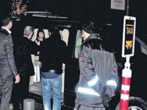 Sibel Can...KAFALARI KARIŞTIRAN KORUMA ORDUSU!