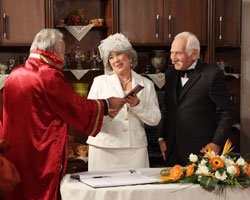 `Doksanlar`... MUSTAFA DEDE EVLENİYOR!