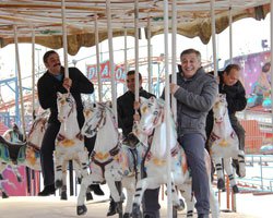 `Zengin Kız Fakir Oğlan`... FAKİR OĞLAN LUNAPARK`TA!