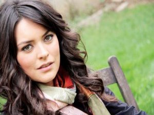 Ezgi Mola...TAKLİT ETTİ, İNTERNETİ SALLADI!