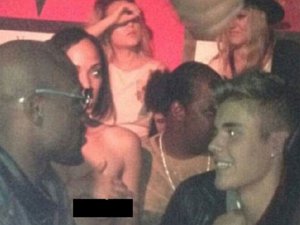 Justin Bieber...STRİPTİZ KLÜBÜNDE,GÖRENLERİ ŞOK ETTİ!