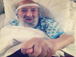 Ara Güler...EFSANE FOTOĞRAFÇIDAN "ÖLMEDİM" POZU,SEVENLERİNİ GÜLDÜRDÜ!