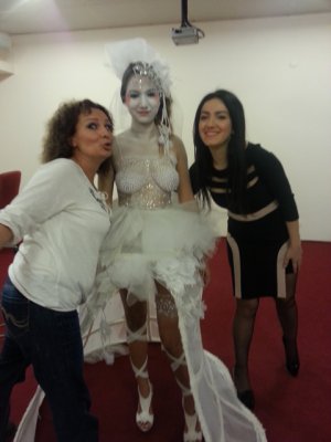 Türkiye`de bir ilk... BEDEN BOYANARAK GELİNLİK YAPILDI!