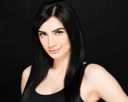 Tuğba Sarıünal... BAŞARILI MODEL KİTAP YAZDI!