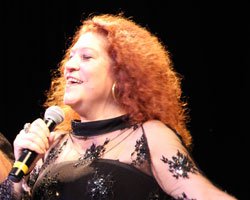 Sema Moritz... TAŞ PLAK SESLİ KADIN`DAN DİVA`YA GÖNDERME!