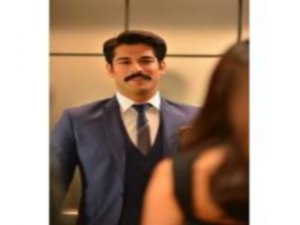 Burak Özçivit...YAKIŞIKLI OYUNCUYLA BAŞ BAŞA YEMEK YEMEK İSTERMİSİNİZ?