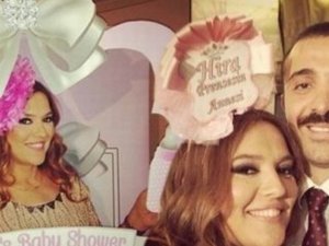 Demet Akalın...ANNE OLDU!