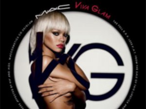 Rihanna...BU KEZ SOSYAL SORUMLULUK PROJESİ İÇİN SOYUNDU!