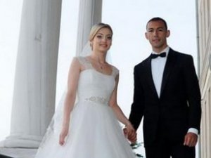 Umut Bulut...GALATASARAYLI YILDIZ FUTBOLCUYU BABALIK HEYECANI SARDI!