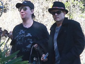 Johnny Depp...KARAYİP KORSANI,HAYRANLARINI ÜZDÜ!