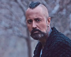 Ali İşcan... `MÜHÜR`E KISA FİLM TADINDA KLİP!