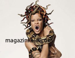 Rihanna...YILANLA ÇIPLAK DANS!..