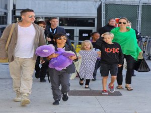 Angelina Jolie- Brad Pitt...OTEL ODASINDA ÜÇ GÜN ÜÇ GECE BAŞBAŞA! BÜYÜK AŞKLARININ SIRRI NE?