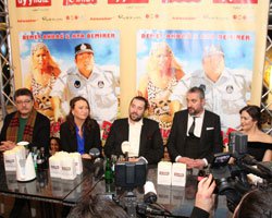 Eyvah Eyvah 3... AVRUPA`YI KAHKAHALARA BOĞDU!