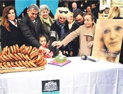 Aysel Gürel... GELENEKSEL SİMİTLİ ANMA!