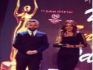 Esra Erol... `ENGELSİZ YAŞAM VAKFI` ÖDÜL TÖRENİ ÇIKIŞINDA KAZA ATLATTI!