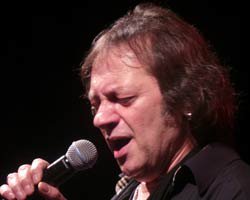 Recep Aktuğ... AŞIKLARI UNUTULMAZ AŞK ŞARKILARIYLA BULUŞTURUYOR!