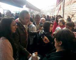 Alper Türedi... SOKAK HAYVANLARINA DESTEK!