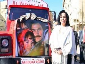 Türkan Şoray...YILLAR SONRA YAŞANAN `SELVİ BOYLUM AL YAZMALIM` HEYECANI!