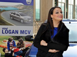 Gupse Özay...ÇILGIN NURHAYAT BASIN TOPLANTISINI BASTI!