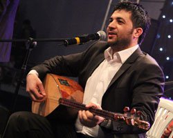 Ankara`lı Coşkun... BAŞKENT`İN FİRST LADY`SİYLE HALAY!