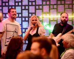 Yalan Dünya... YALAN CAFE`DE GÖKÇE İLE YILDÖNÜMÜ!