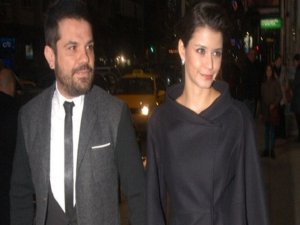 Beren Saat-Kenan Doğulu...NİŞAN YÜZÜKLERİ TAKILDI!