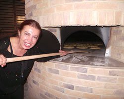 Magazinkolik Özel haber / Seyyal Taner... OCAK BAŞINA GEÇTİ, EKMEK PİŞİRDİ!