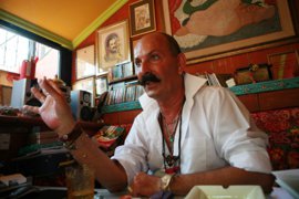 Cemil İpekçi? "BOYNUZU HİSSEDERİM, ÇIKMADAN OPERASYONLA ALDIRIRIM!"