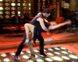 Gökçe Bahadır... BEYAZ SHOW`DA SEKSİ DANS!
