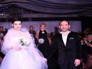 Mehmet Köymen...ÜNLÜ MODACIDAN,BURSLU ÖĞRENCİLER YARARINA ANLAMLI DEFİLE!