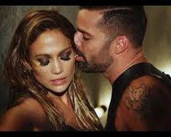 Ricky Martin... "EŞCİNSELİM AMA KADINLARLA DA SEKS YAPABİLİRİM" !..