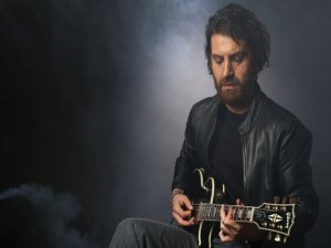 Serhat Tuna... ALTI YILDA GELEN ALBÜM!