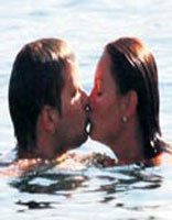 Pınar Altuğ-Yağmur Atacan... ORTALIK YERDE ÖPÜŞME MODASINA UYDULAR!