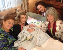 `Doksanlar`... BEBEK GELİYOR!