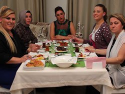 Esra Sönmezer... `BENİMLE EVLENECEK ADAM İYİ YEMEK YAPMALI!`