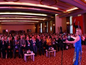 PINAR ALTINOK`TAN `DÜNYA KADINLAR GÜNÜ` KONSERİ