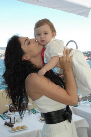 Leyla Bilginel... İŞTE SPERM BANKASI ÇOCUĞU...